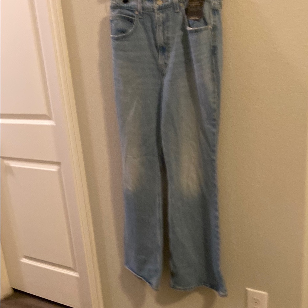 Levi's Women's Classic Light Blue Straight Leg Jeans